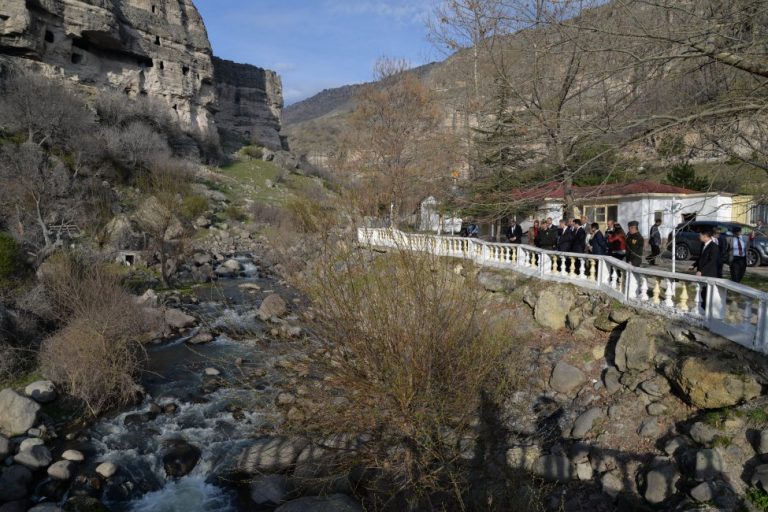Seben Kaya Evleri Solaklar Kaya Evleri Nerede Nasıl Gidilir? Bolu