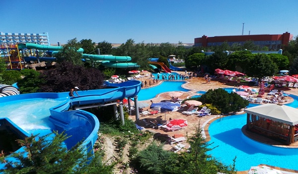 Ankara’da Bayanlara Özel Aquaparklar & Yüzme Havuzları