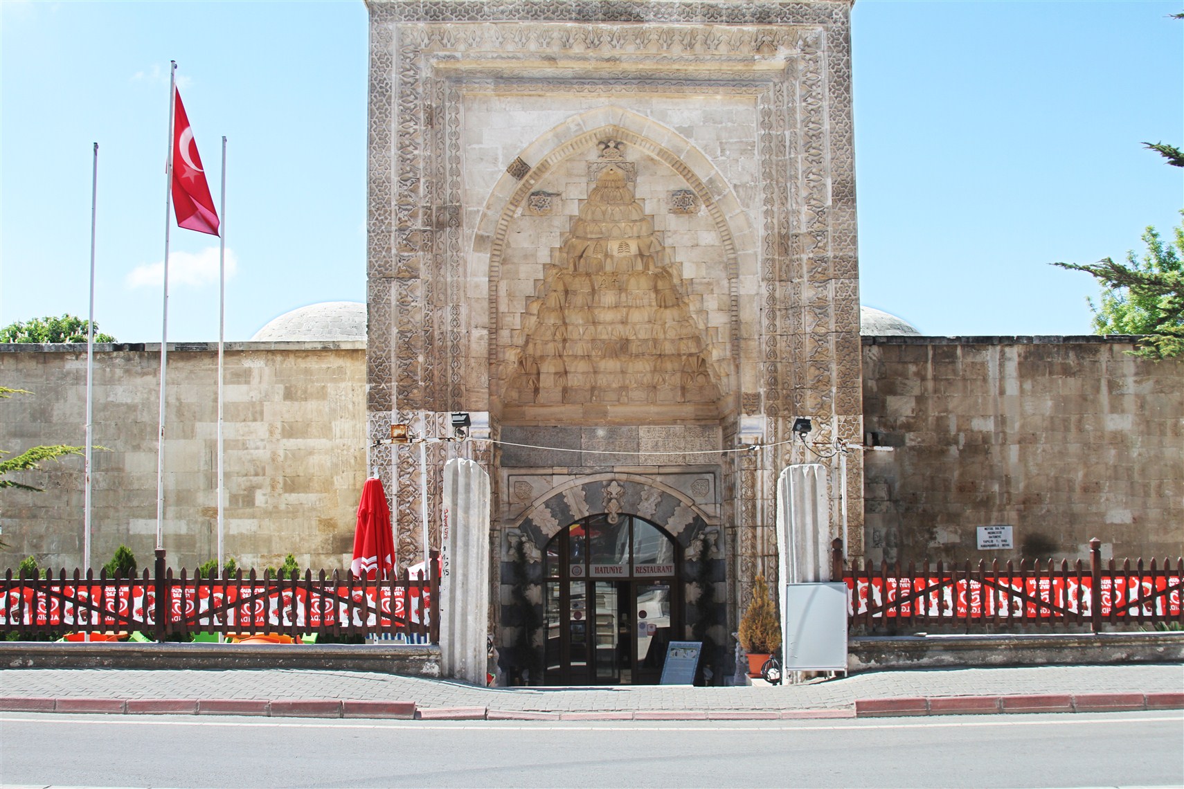 Hatuniye Medresesi Nerede – Nasıl Gidilir – KARAMAN